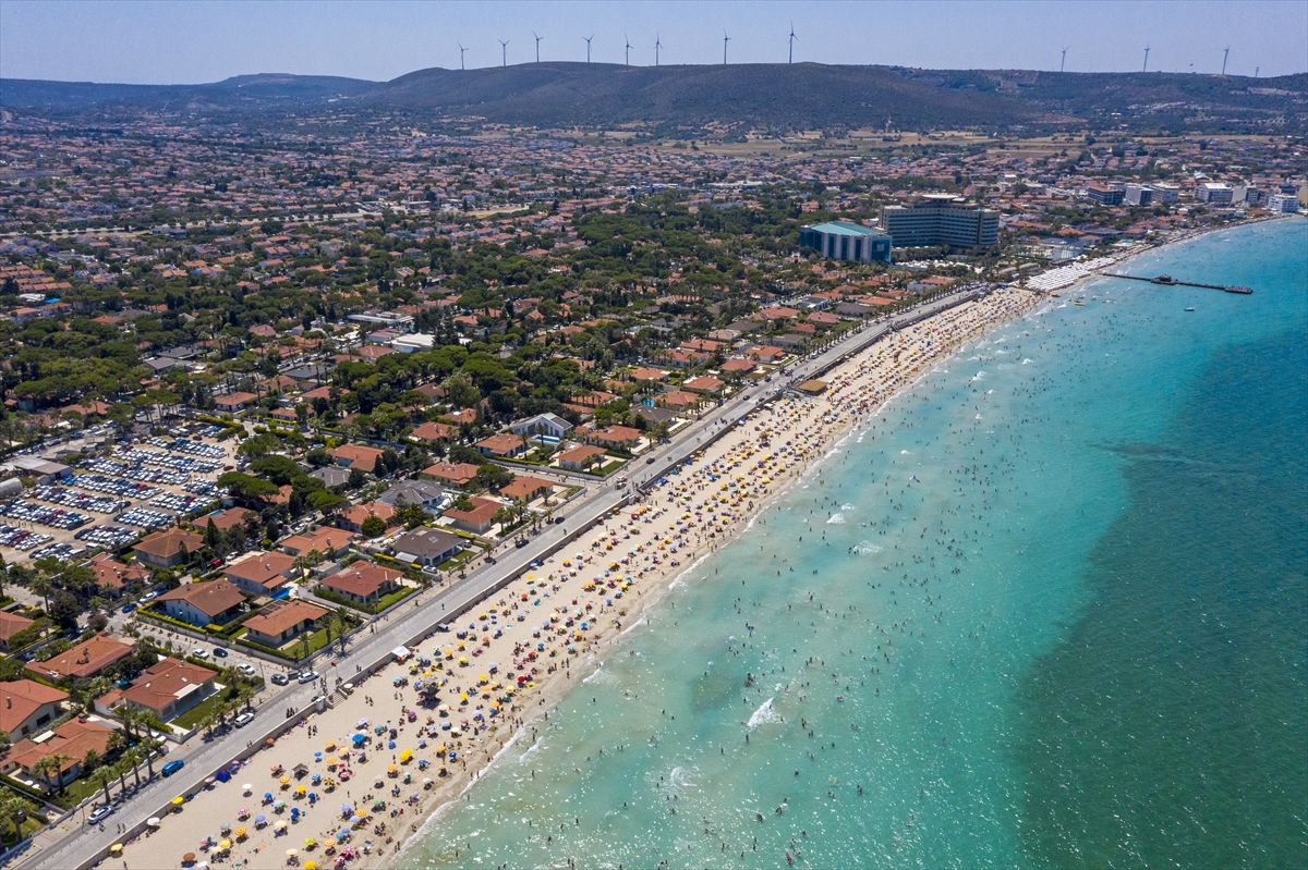 Çeşme'de bayram yoğunluğu!