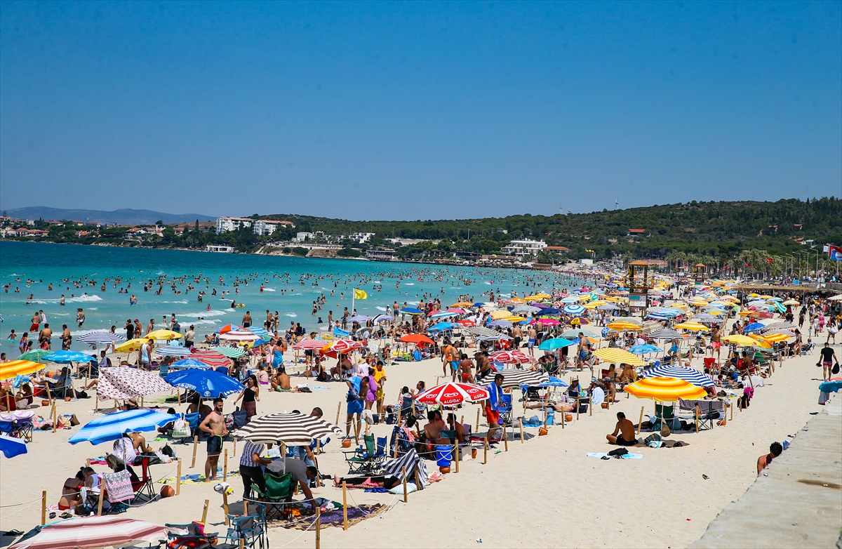Çeşme'de bayram yoğunluğu!