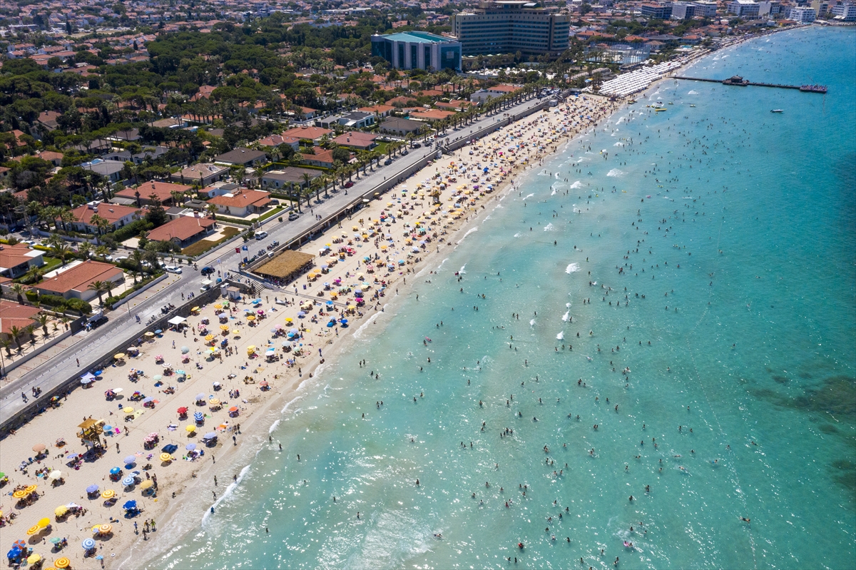 Çeşme'de bayram yoğunluğu!