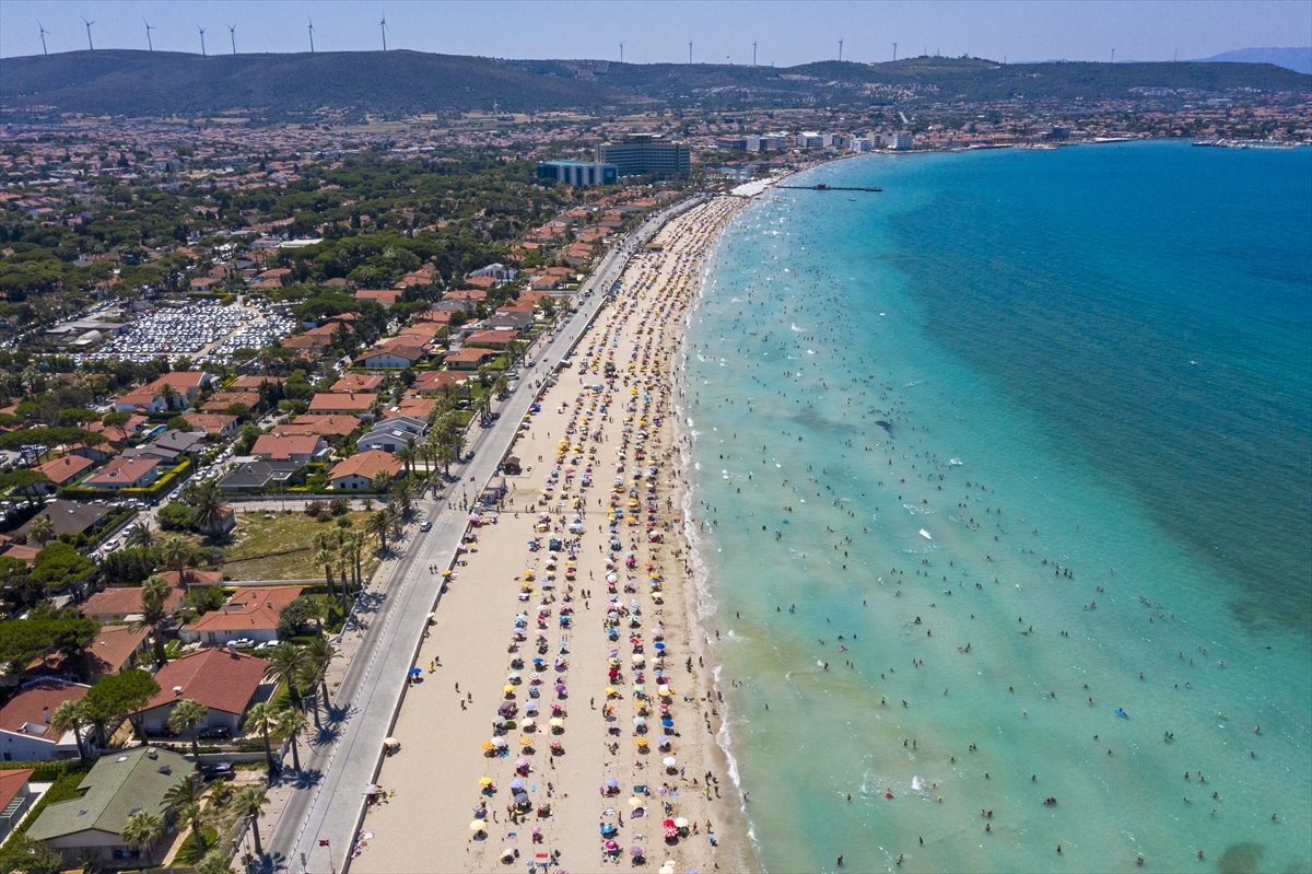 Çeşme'de bayram yoğunluğu!