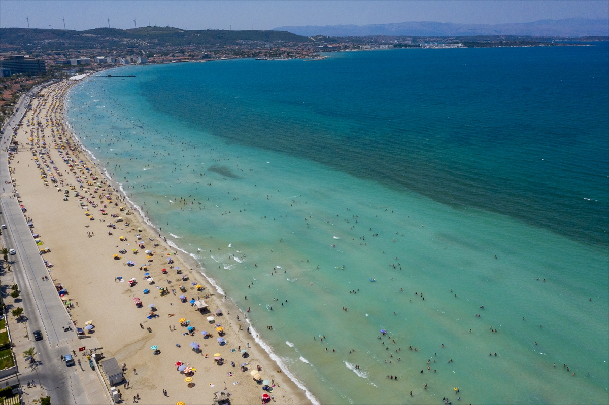 Çeşme'de bayram yoğunluğu!