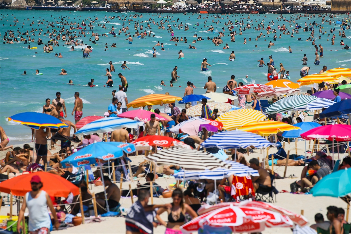 Çeşme'de bayram yoğunluğu!