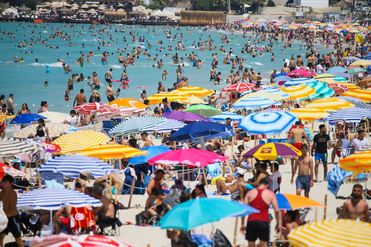 Çeşme'de bayram yoğunluğu!