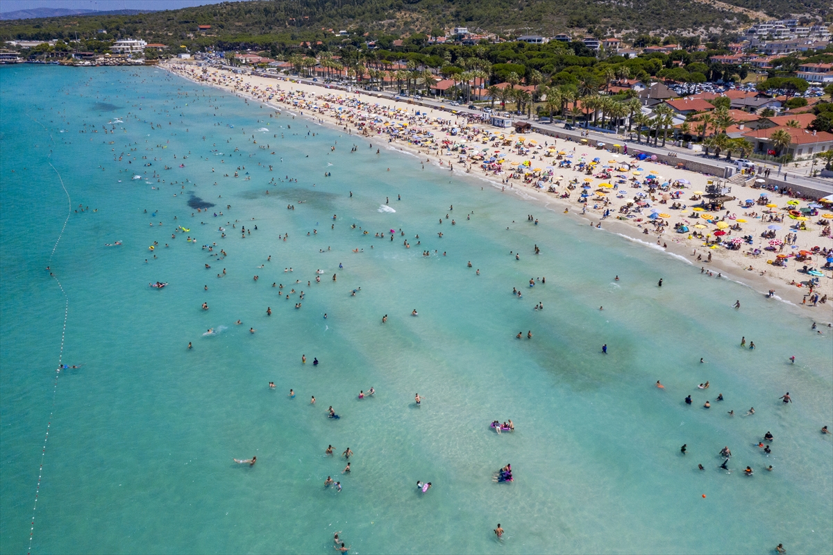Çeşme'de bayram yoğunluğu!