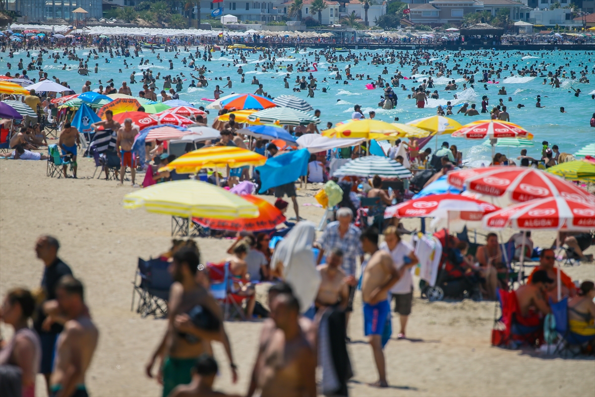 Çeşme'de bayram yoğunluğu!