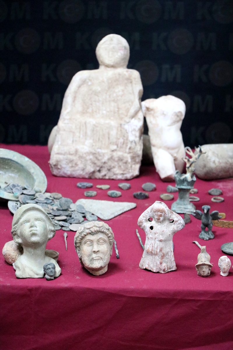 İzmir'deki operasyonda Lidya dönemine ait sikkeler de ele geçirildi!
