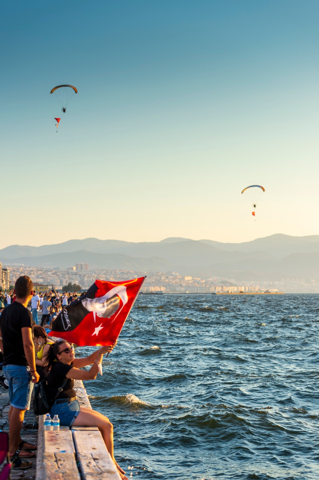 İzmir semalarında zafer kutlaması
