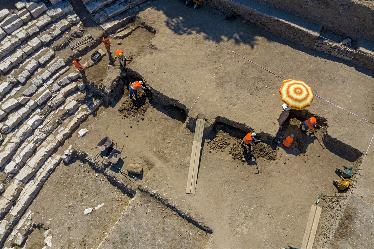'Satyros' kabartması restore ediliyor