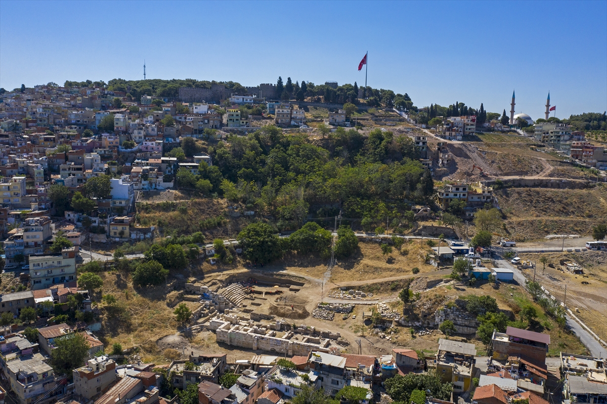 'Satyros' kabartması restore ediliyor