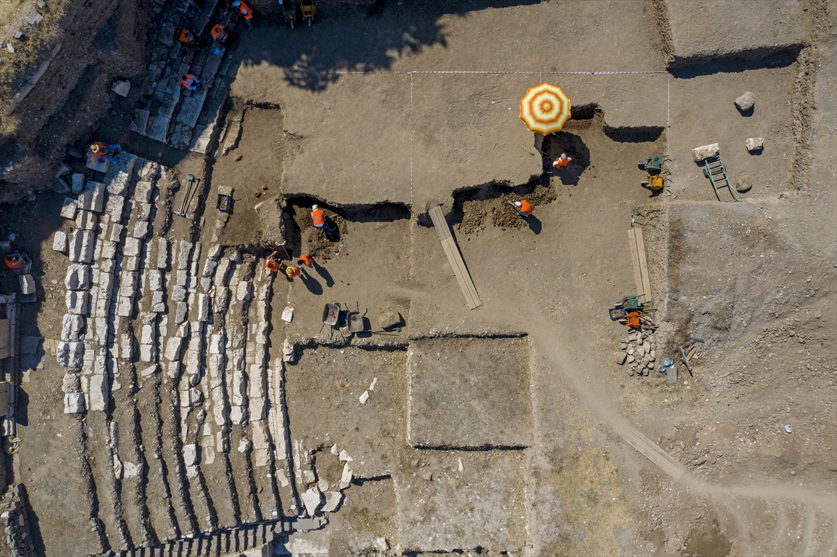 'Satyros' kabartması restore ediliyor