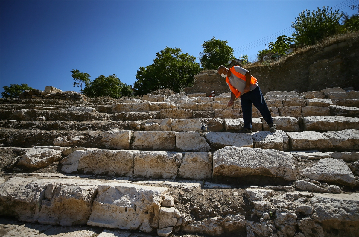 'Satyros' kabartması restore ediliyor