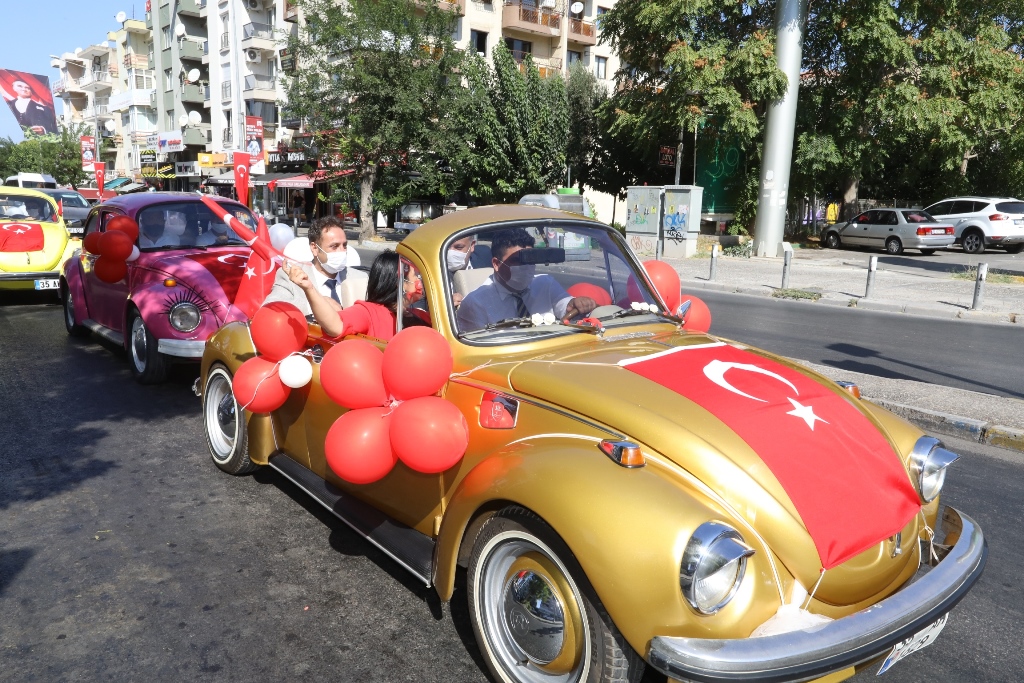 Buca’da renkli 9 Eylül korteji