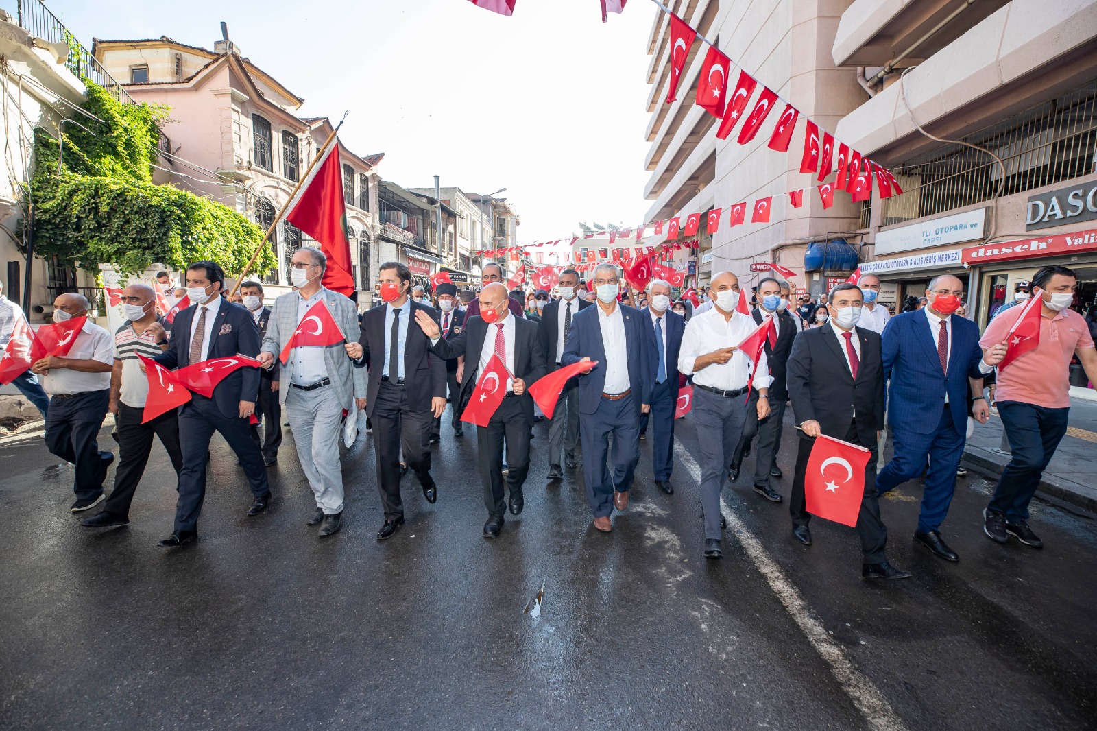 İzmir'i 9 Eylül coşkusu sardı!