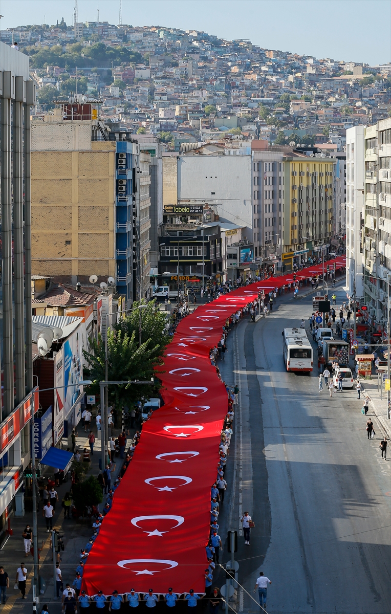 İzmir'i 9 Eylül coşkusu sardı!