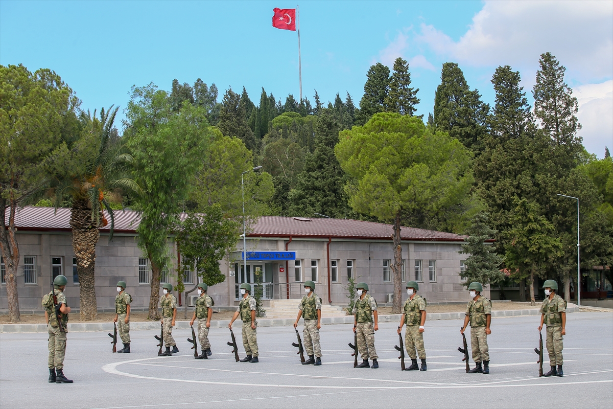 Mehmetçiğin pandemi gölgesinde zorlu eğitimi