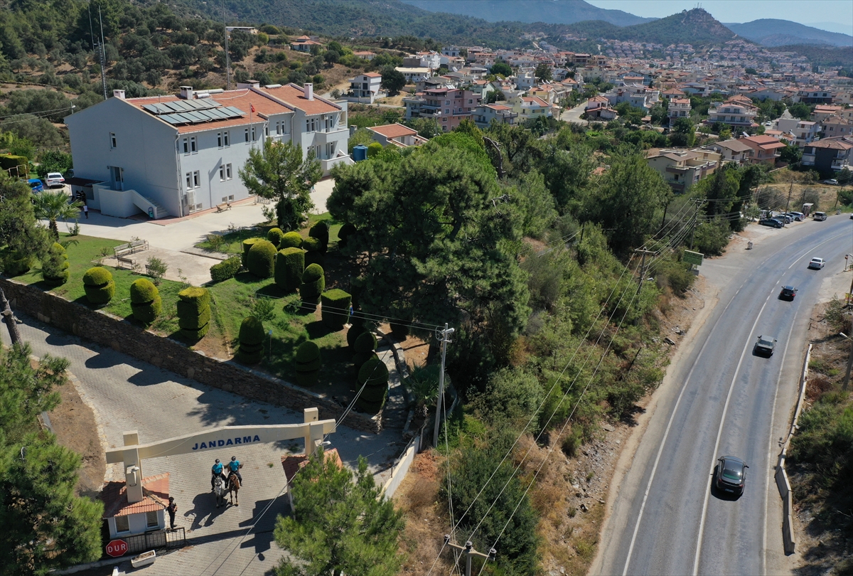 İzmir'de plajların güvenliği atlı jandarmaya emanet!