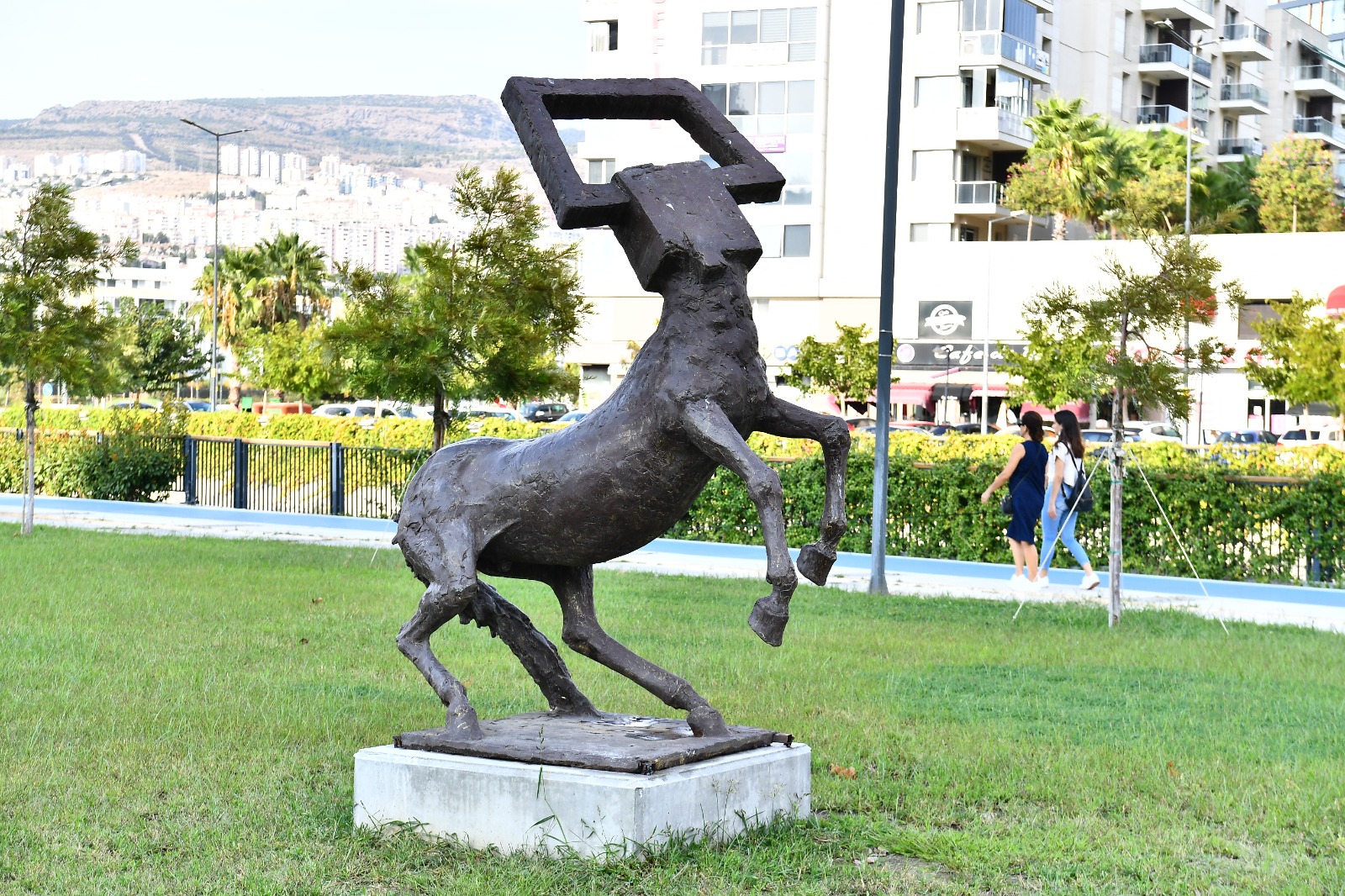 Heykel Çalıştayı’nda üretilen eserler artık Halk Park’ı süslüyor