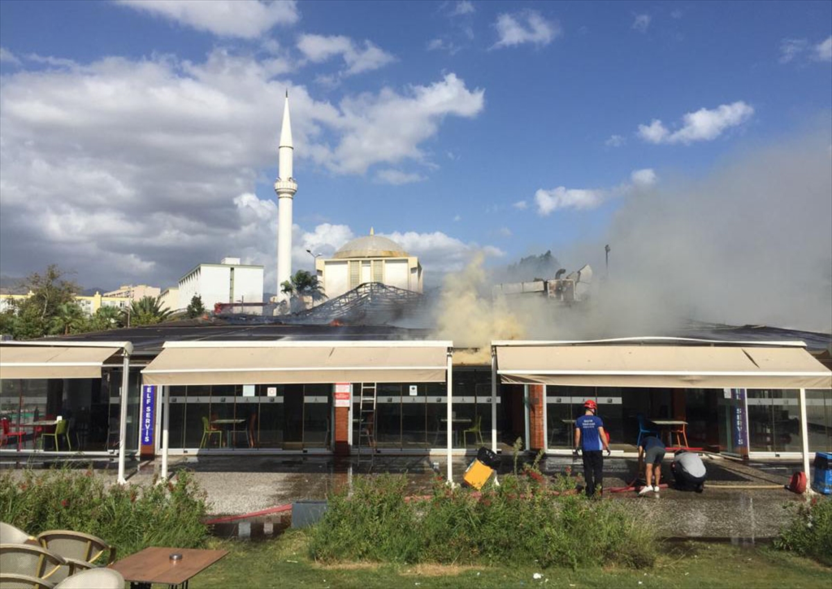 Yasemin Kafe'de yangın paniği!