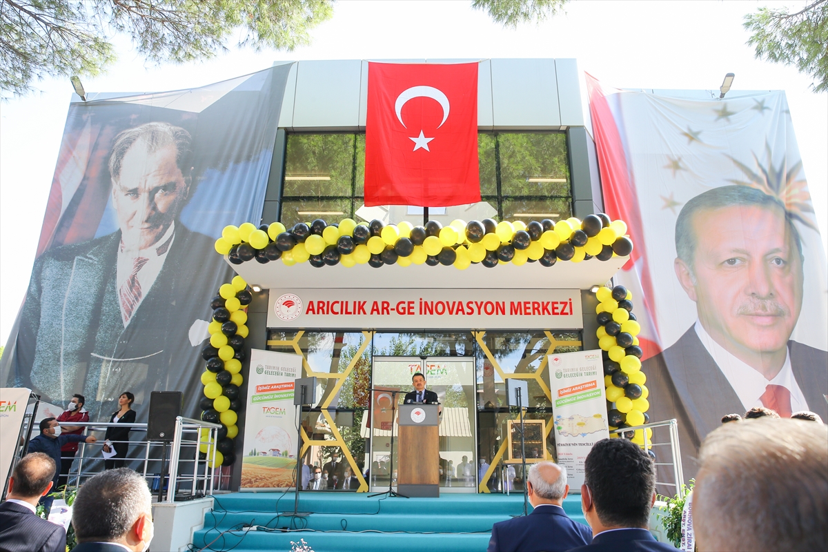 İzmir'de Arıcılık Ar-Ge ve İnovasyon Merkezi açıldı
