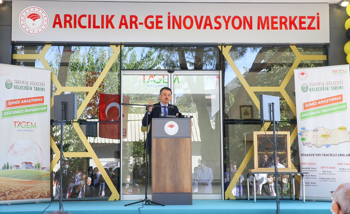 İzmir'de Arıcılık Ar-Ge ve İnovasyon Merkezi açıldı