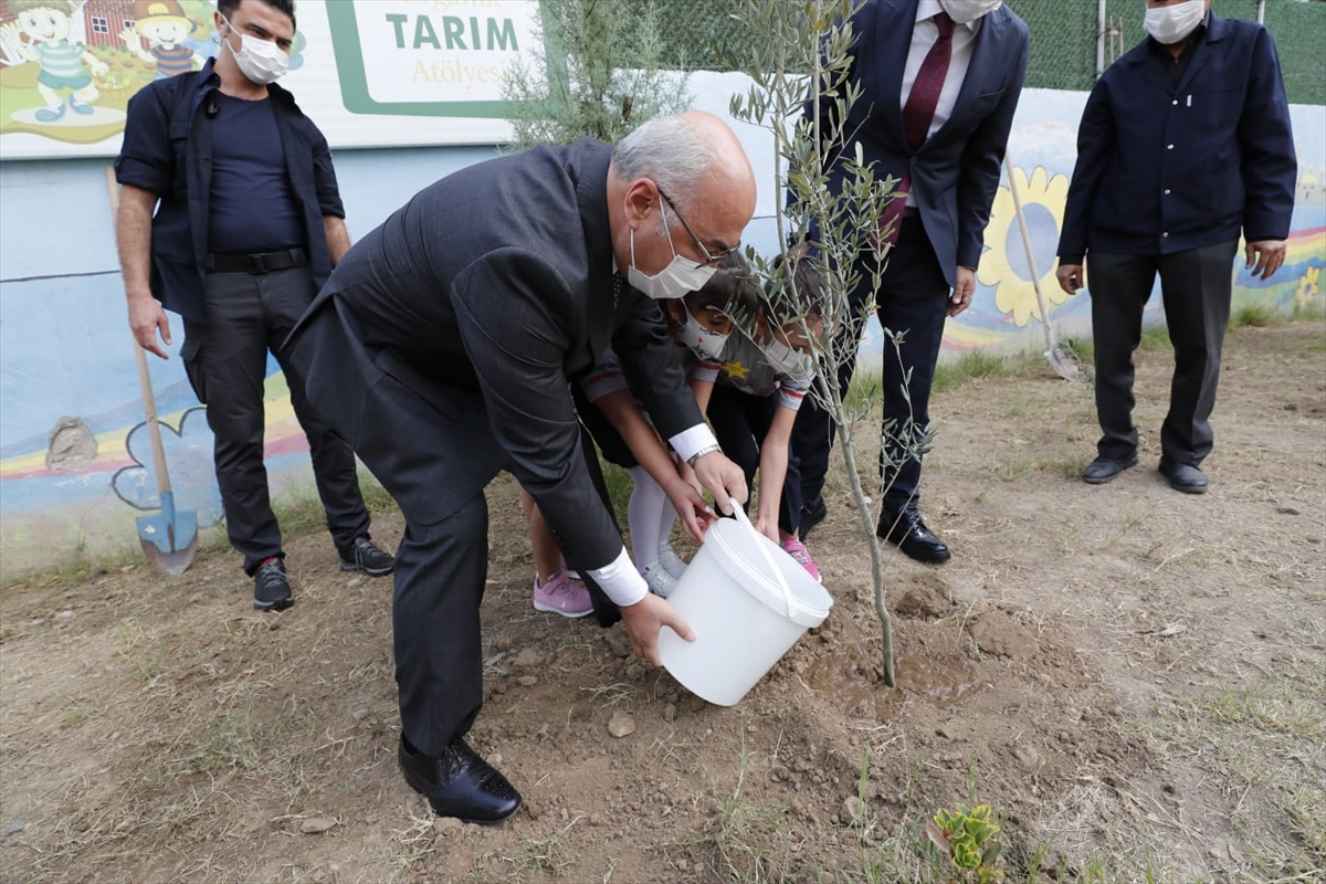 İzmir'de yüz yüze eğitimde ikinci aşama başladı