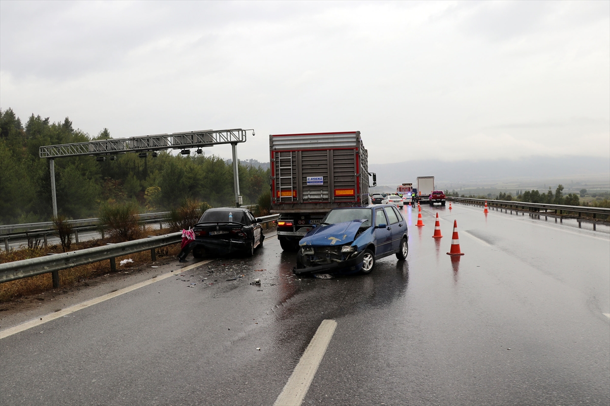 İzmir'de 9 aracın karıştığı zincirleme trafik kazası: 10 yaralı