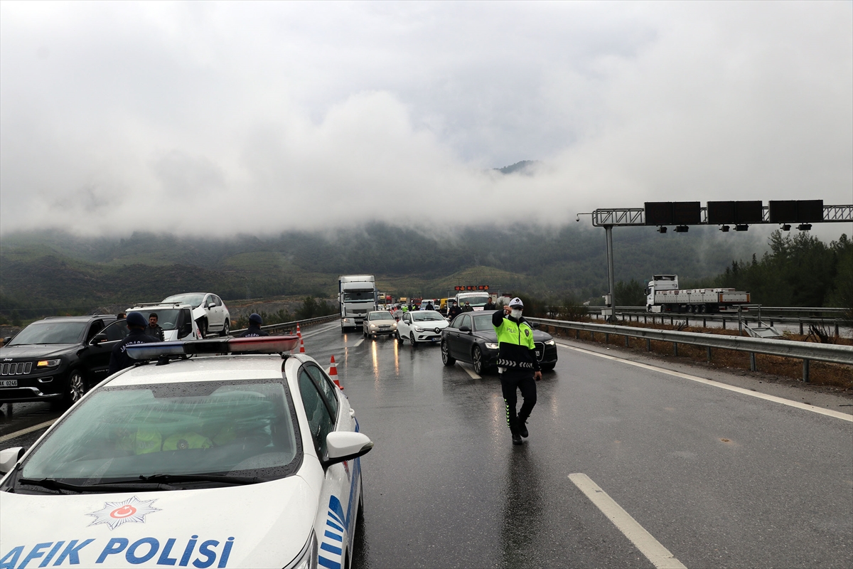 İzmir'de 9 aracın karıştığı zincirleme trafik kazası: 10 yaralı