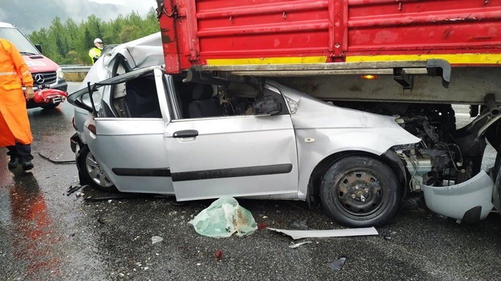 İzmir'de 9 aracın karıştığı zincirleme trafik kazası: 10 yaralı