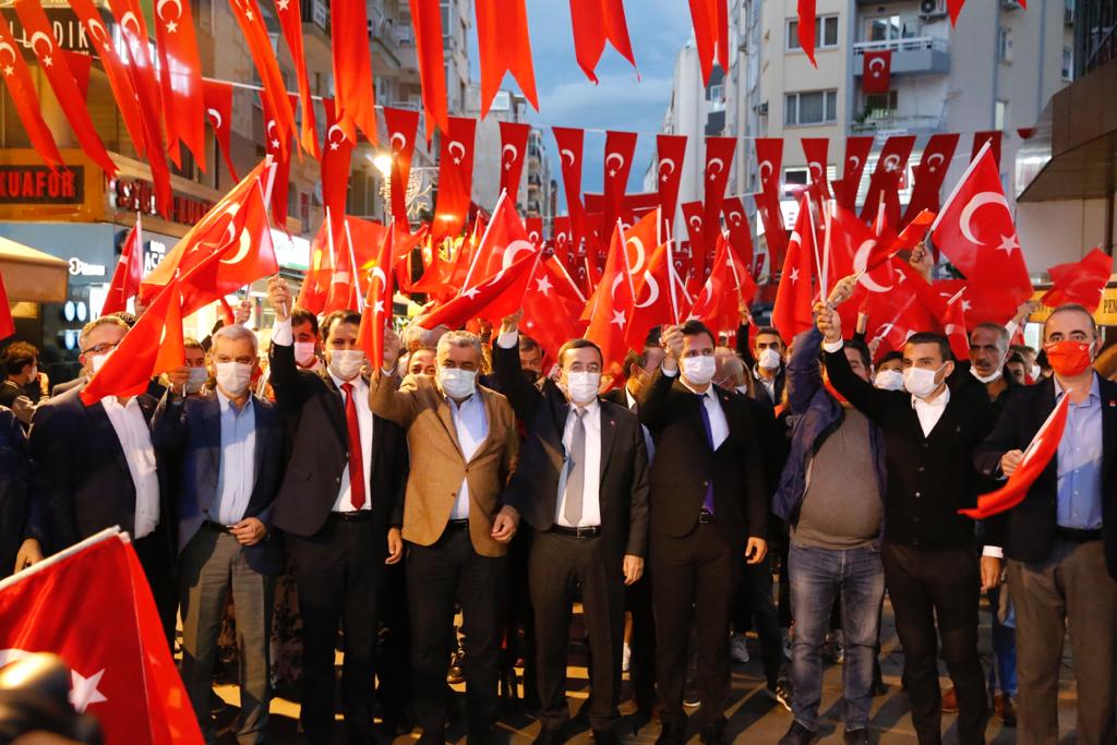 Cumhuriyet Bayramı ateşi Konak’tan yayıldı