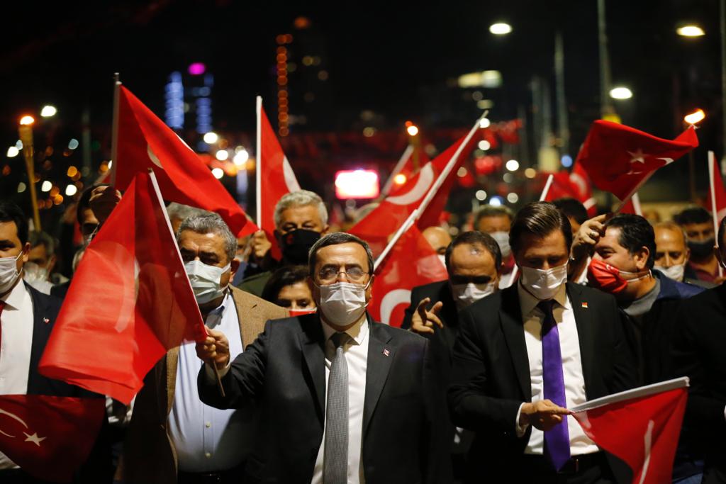 Cumhuriyet Bayramı ateşi Konak’tan yayıldı