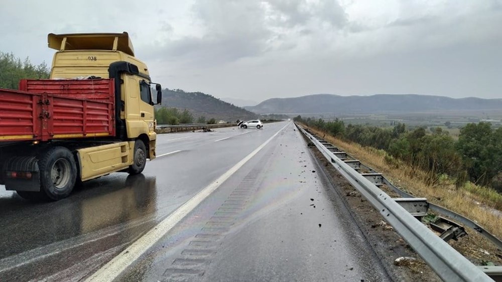 İzmir'de 9 aracın karıştığı zincirleme trafik kazası: 10 yaralı