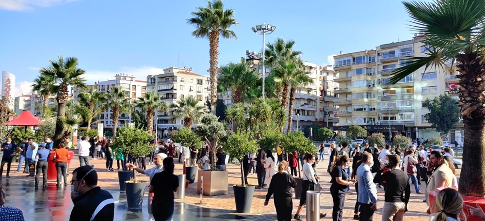 İzmir'de 6,6 büyüklüğündeki depremden kareler