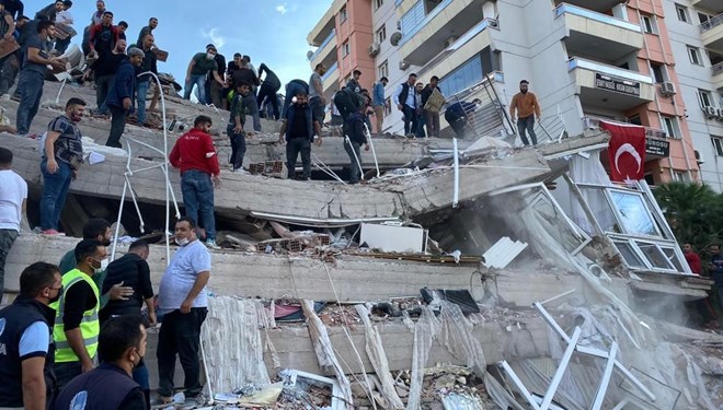 İzmir'de 6,6 büyüklüğündeki depremden kareler