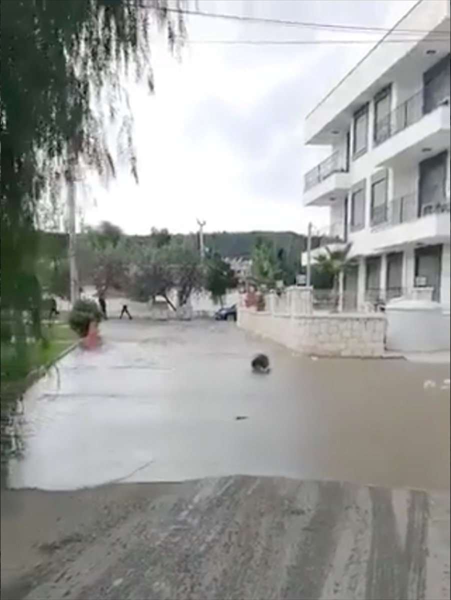 İzmir'de 6,6 büyüklüğündeki depremden kareler