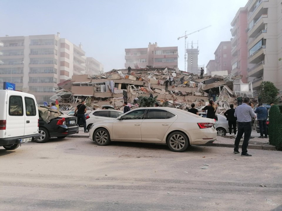 İzmir'de 6,6 büyüklüğündeki depremden kareler