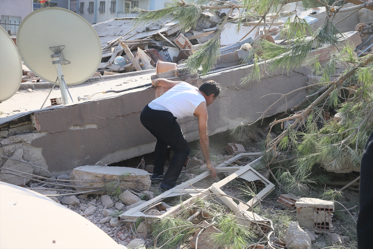 İzmir'de 6,6 büyüklüğündeki depremden kareler