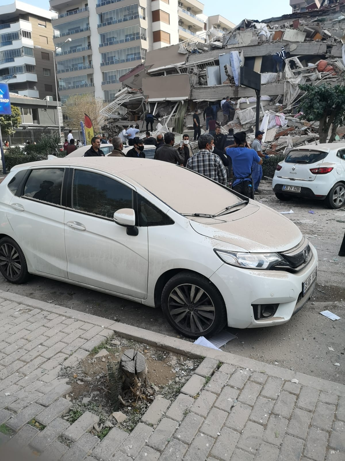 İzmir'de 6,6 büyüklüğündeki depremden kareler