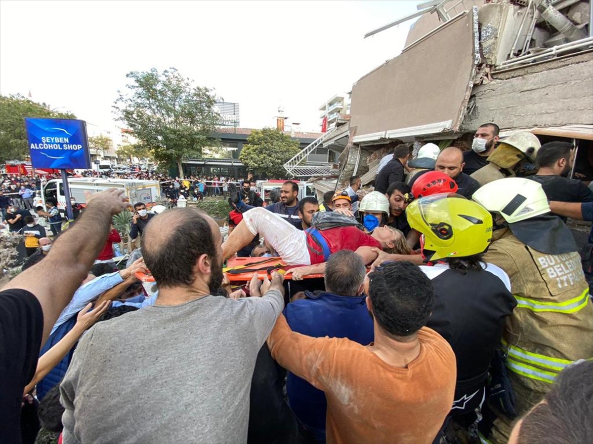 İzmir'de 6,6 büyüklüğündeki depremden kareler