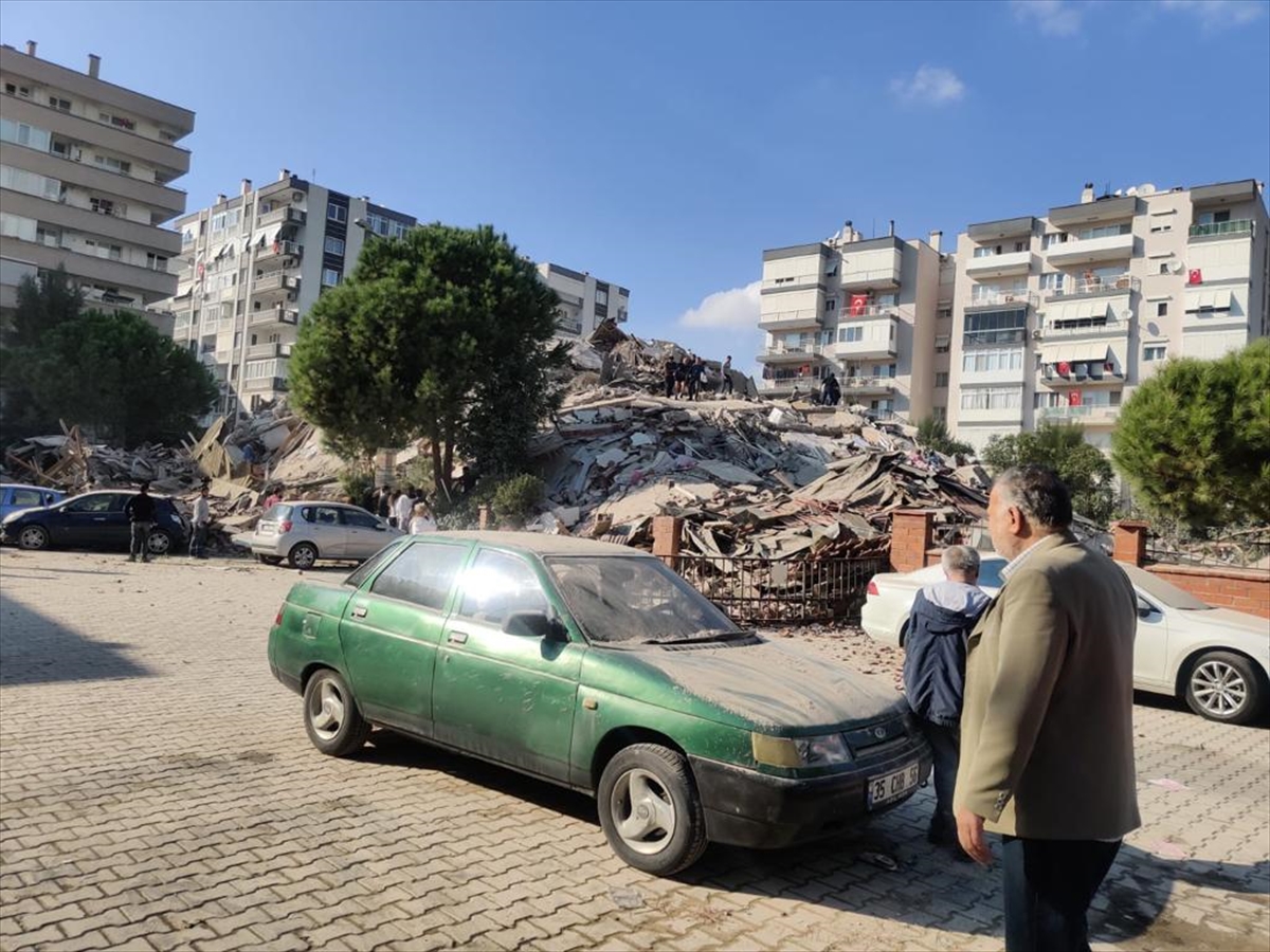 İzmir'de 6,6 büyüklüğündeki depremden kareler