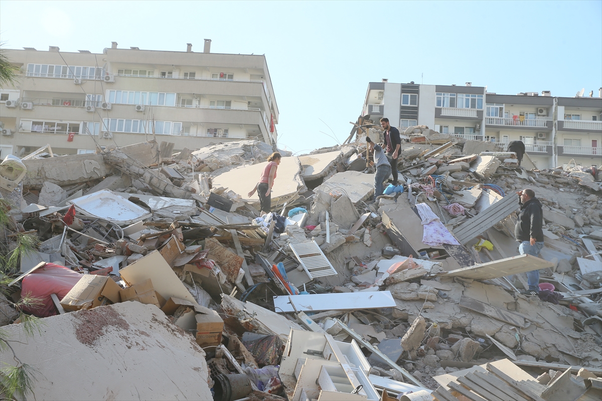 İzmir'de 6,6 büyüklüğündeki depremden kareler