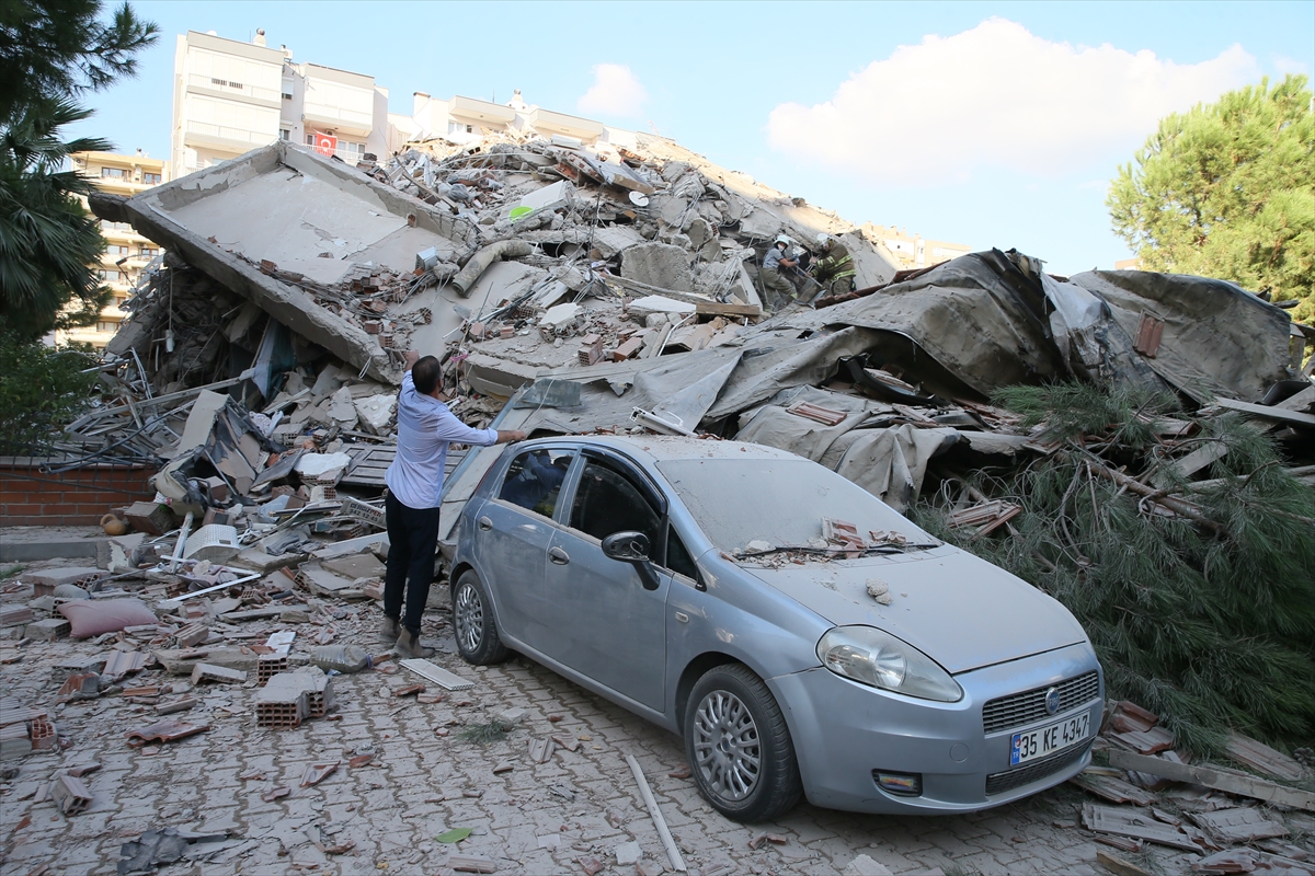 İzmir'de 6,6 büyüklüğündeki depremden kareler