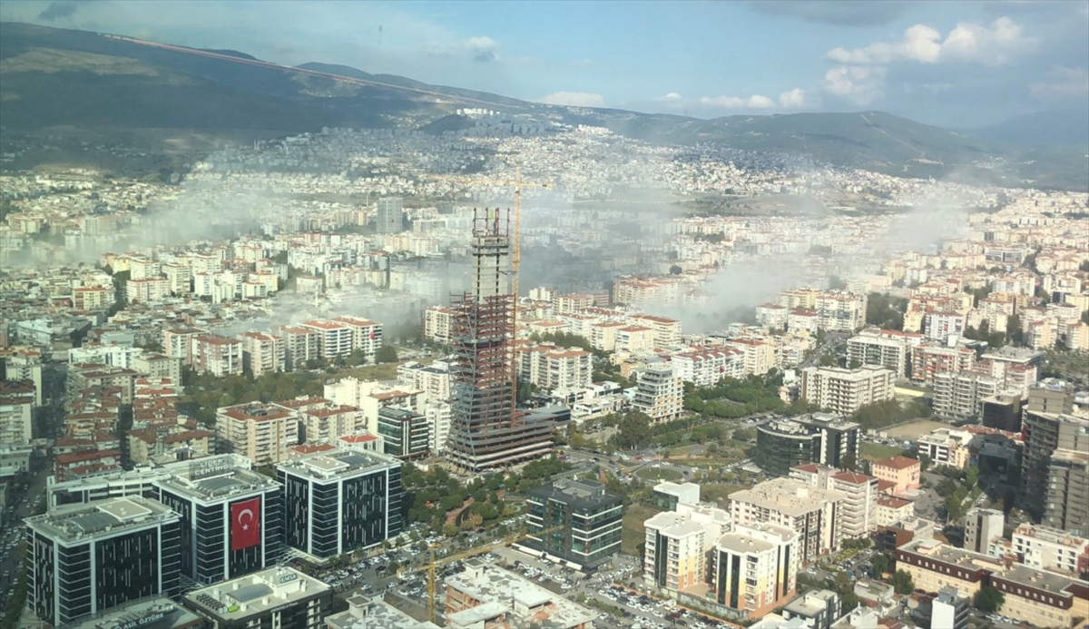 İzmir'de 6,6 büyüklüğündeki depremden kareler