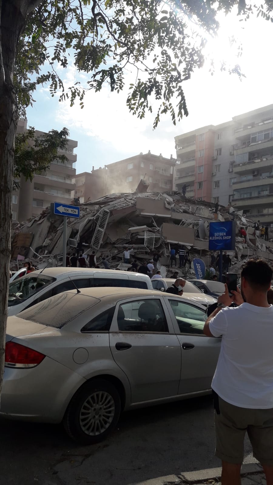 İzmir'de 6,6 büyüklüğündeki depremden kareler