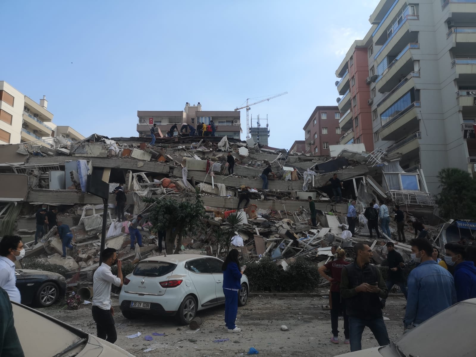 İzmir'de 6,6 büyüklüğündeki depremden kareler