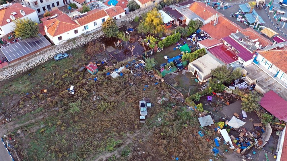 Tsunaminin vurduğu Seferihisar görüntülendi!