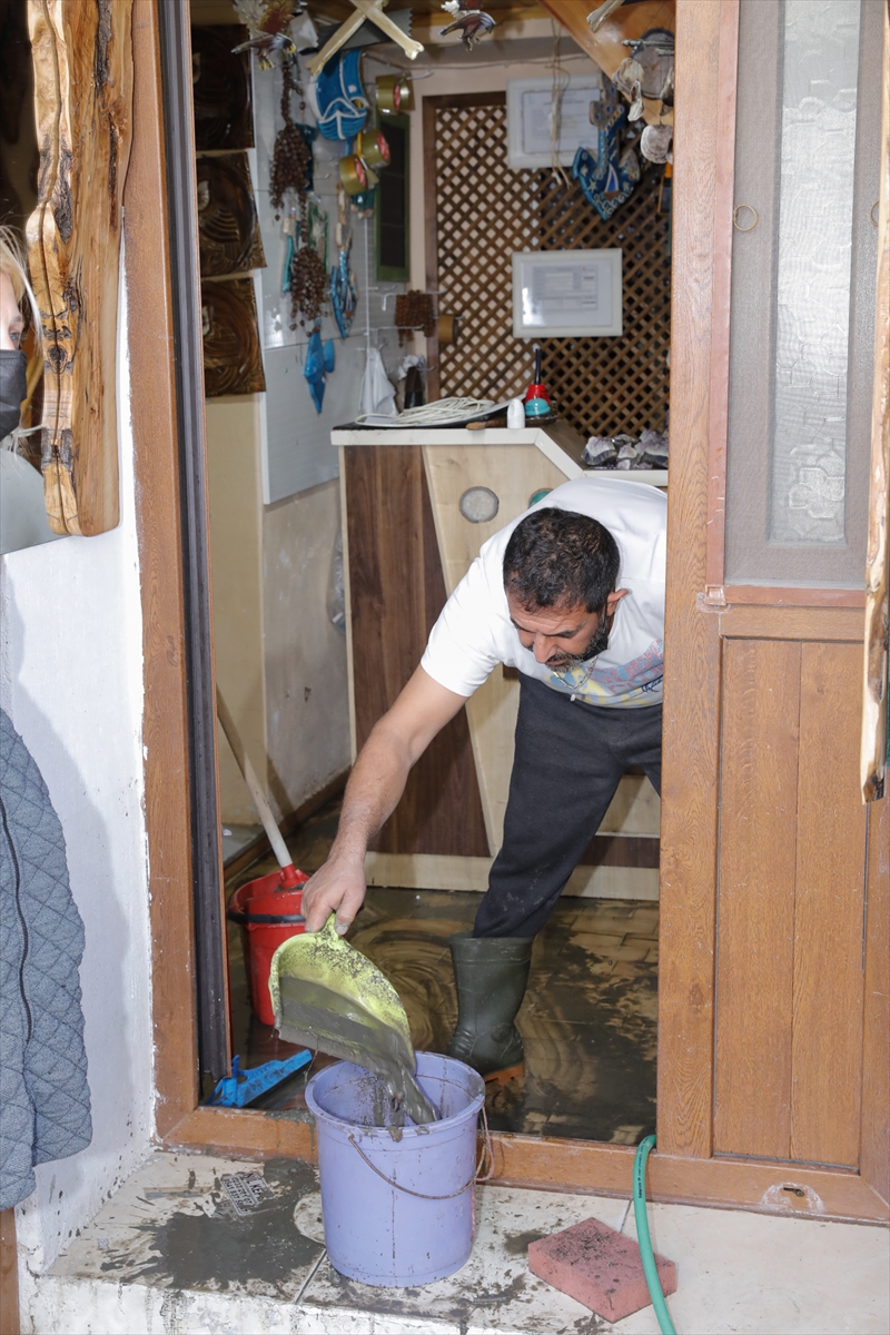 Tsunaminin vurduğu Seferihisar görüntülendi!