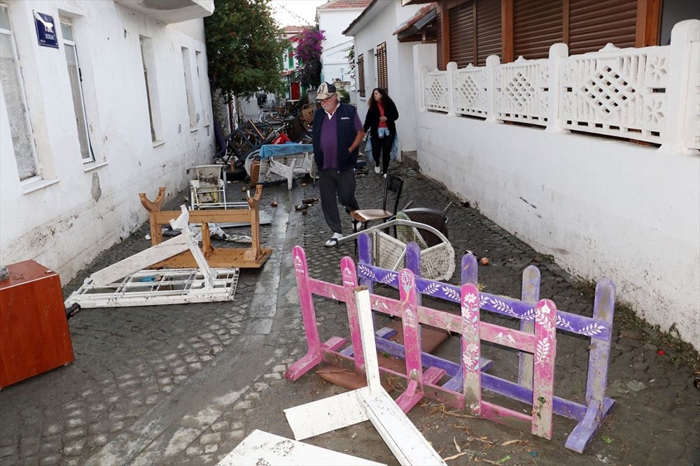 Tsunaminin vurduğu Seferihisar görüntülendi!