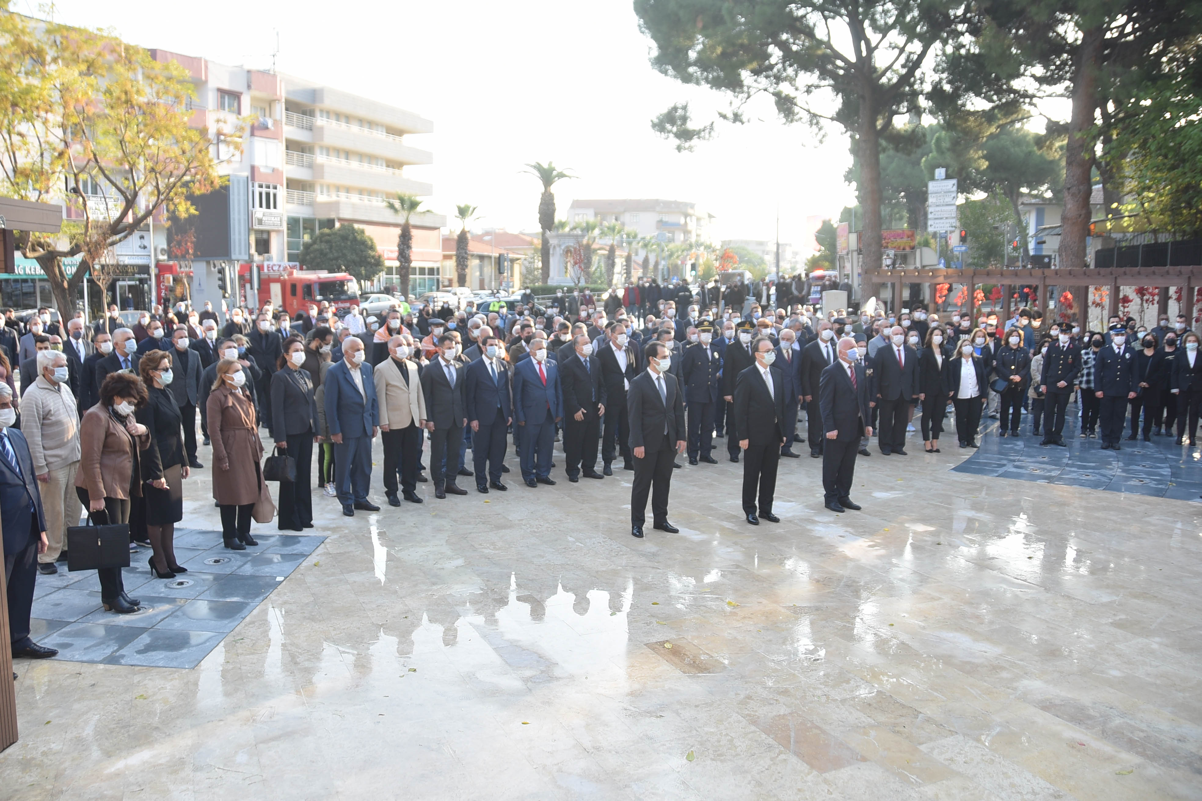 İzmir Ata'sını andı