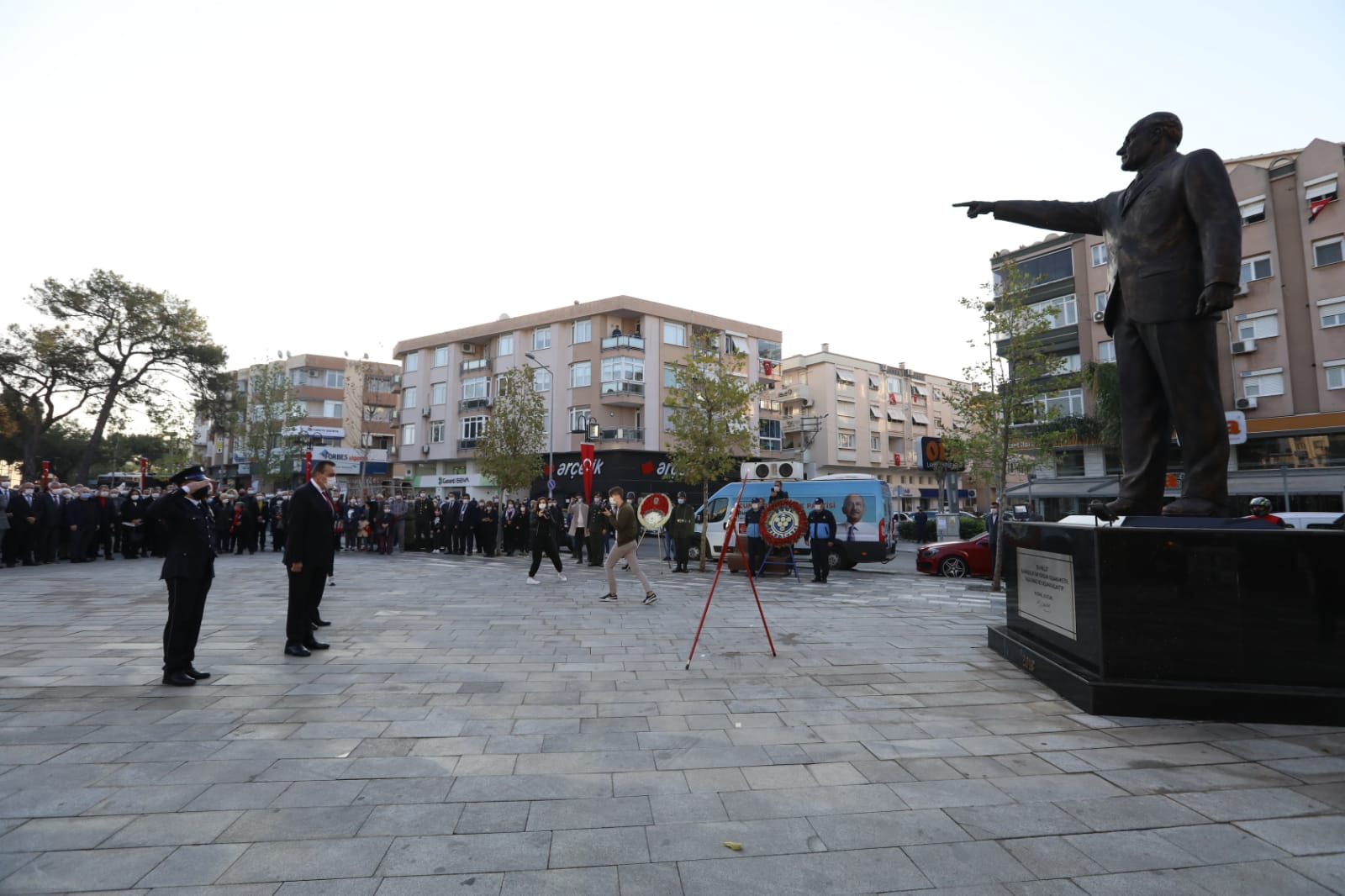 İzmir Ata'sını andı