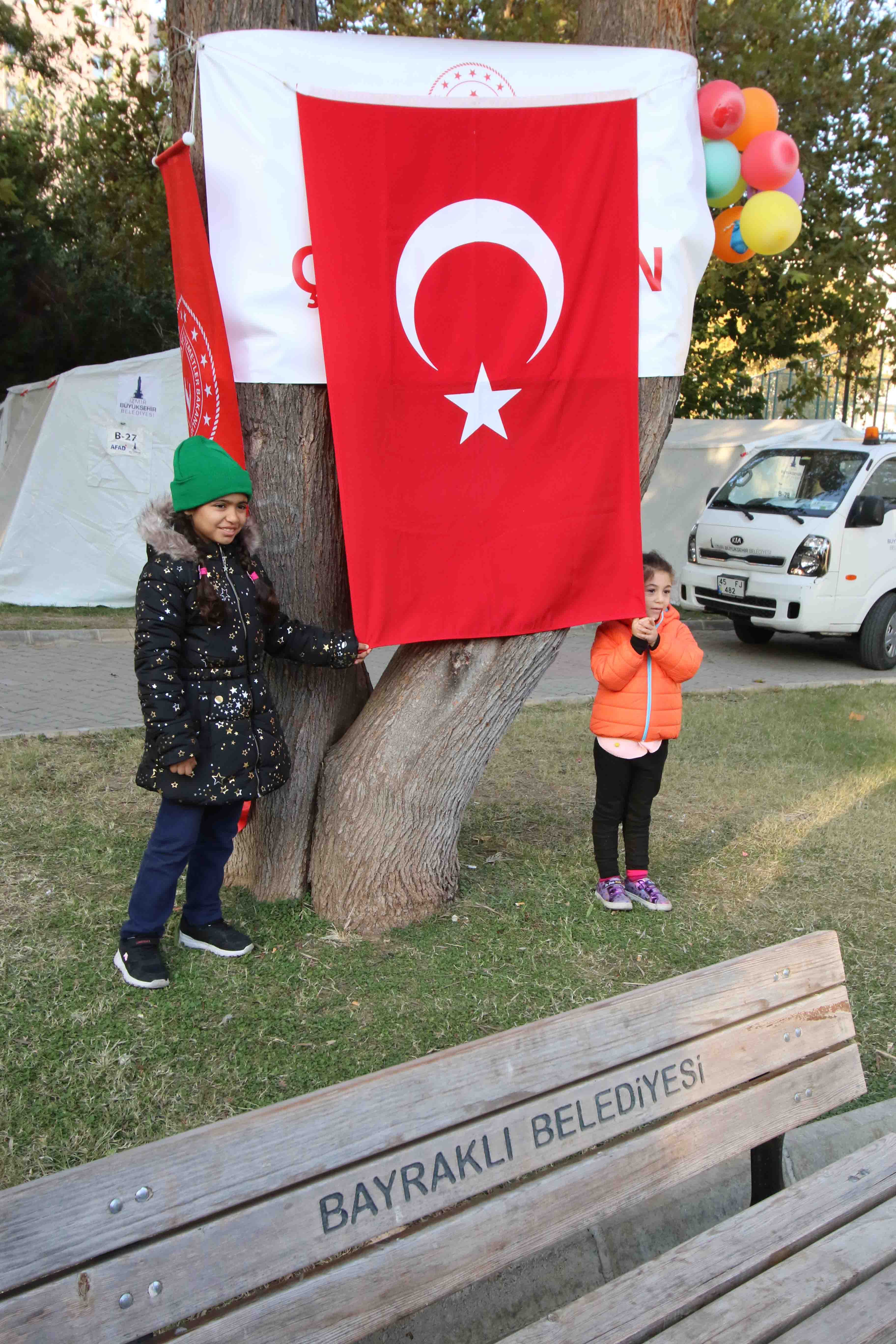 İzmir Ata'sını andı